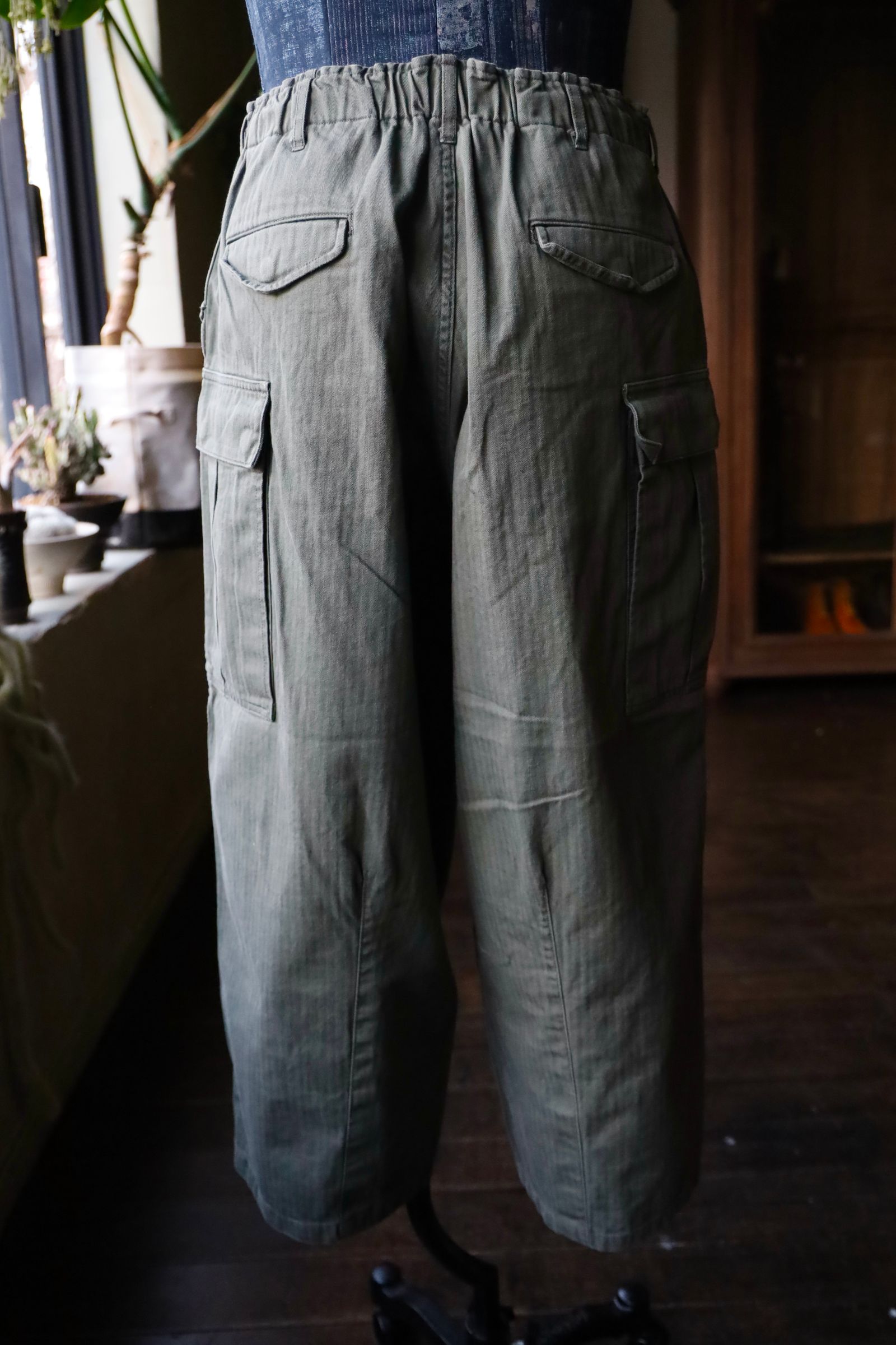 イズネス 25SSミリタリーバルーンパンツ NU MILITARY BALLOON PANTS(1007SSPT01)KHAKI