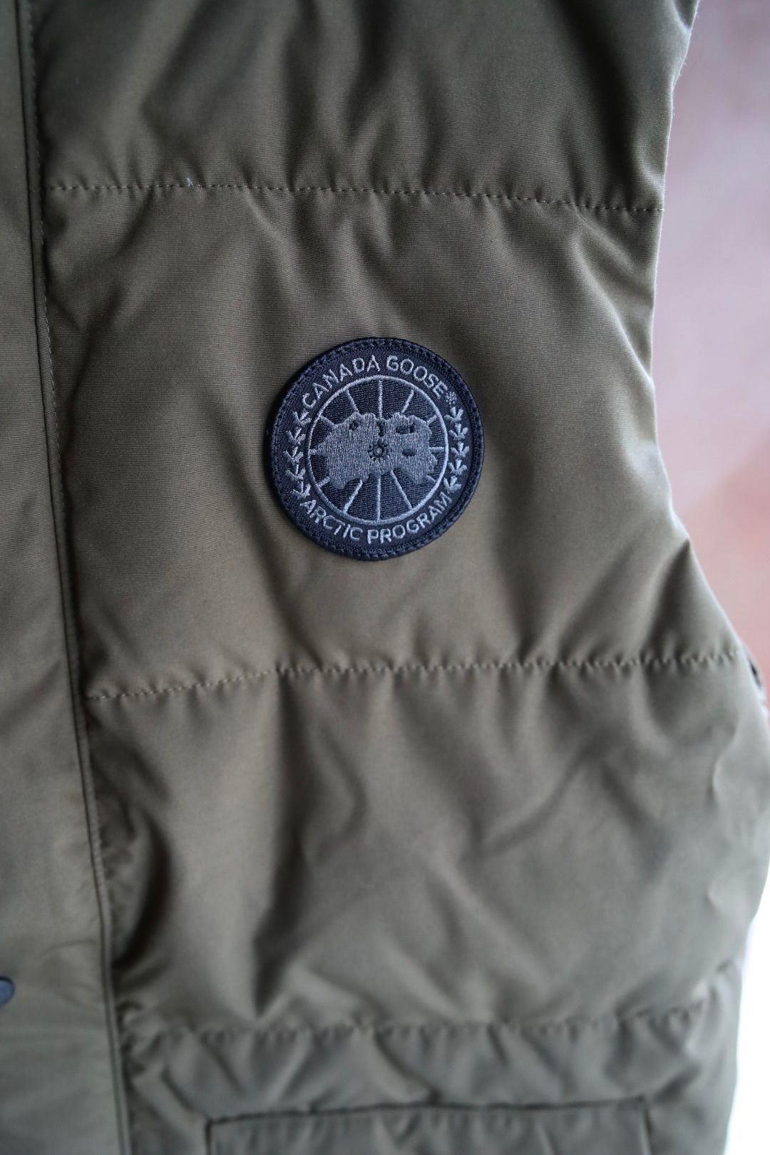 カナダグース ブラックレーベル Freestyle Crew Vest Black Label (2054MLB)OLIVE☆新作発売！