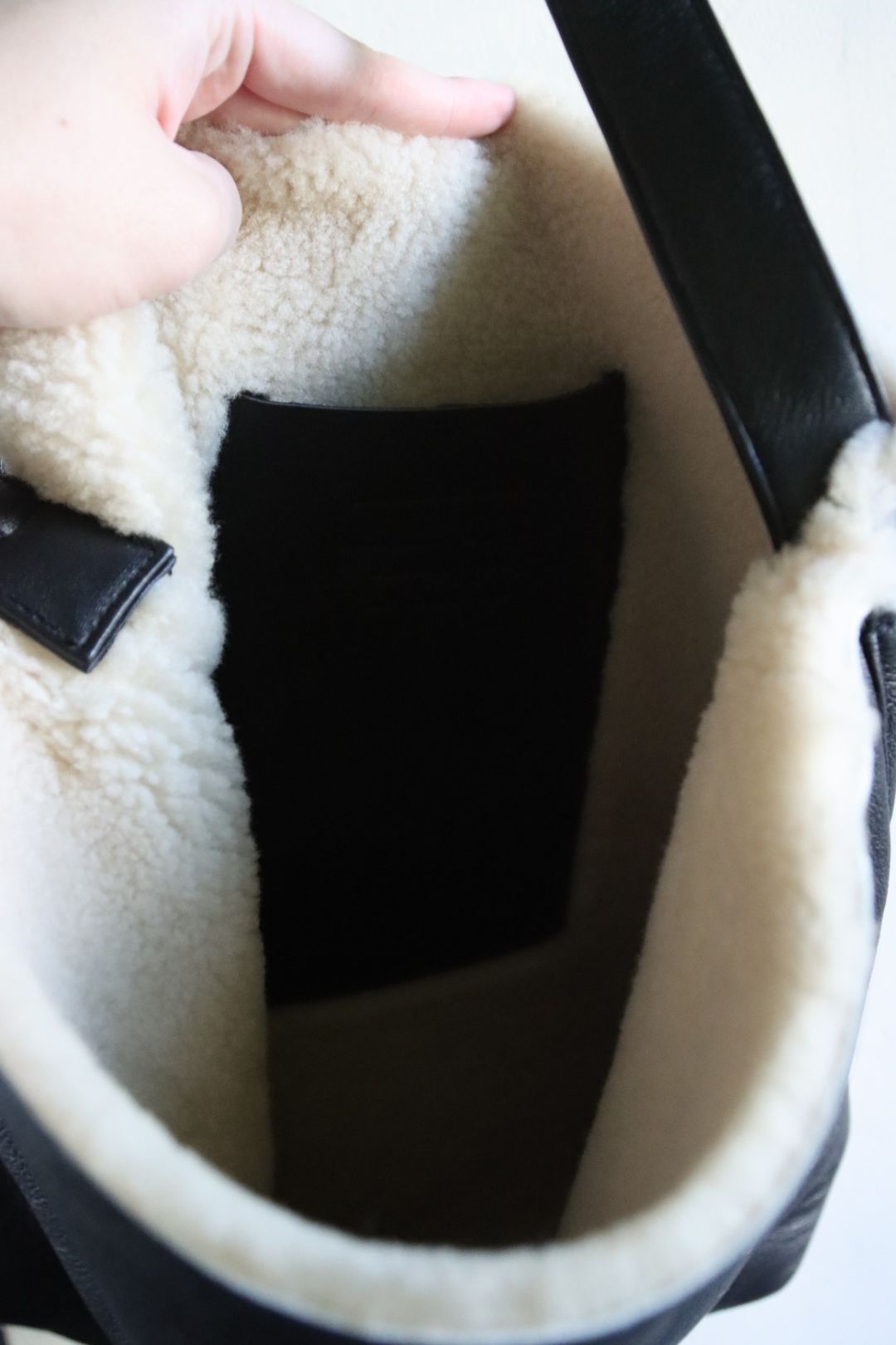 ヨーク22AW REVERSIBLE MOUTON BAG(YK22AW0400A)BLACK