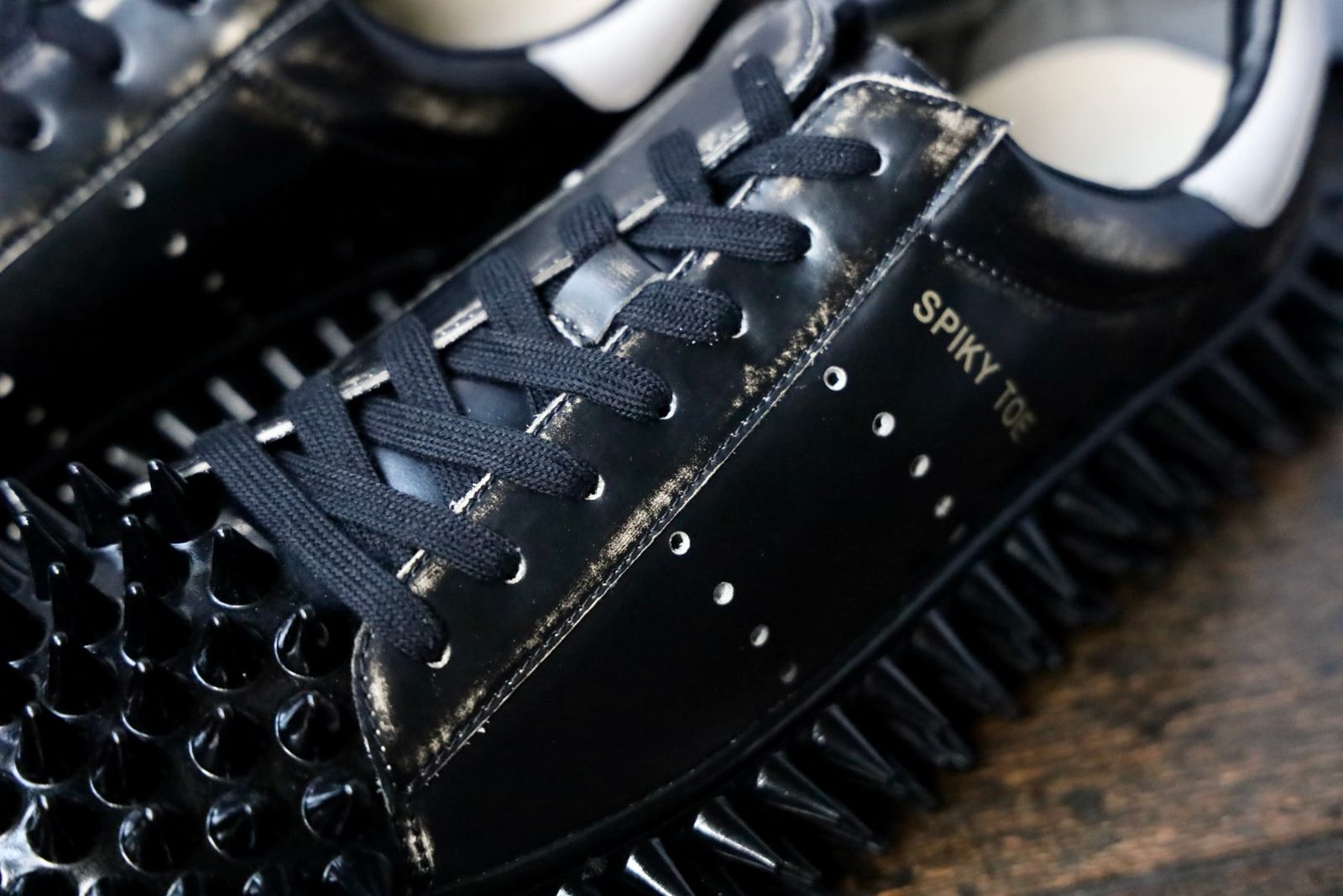 doublet 25AW スニーカーSPIKY LEATHER SNEAKER (25AW76FT63)BLACK☆7月12日(土)発売！