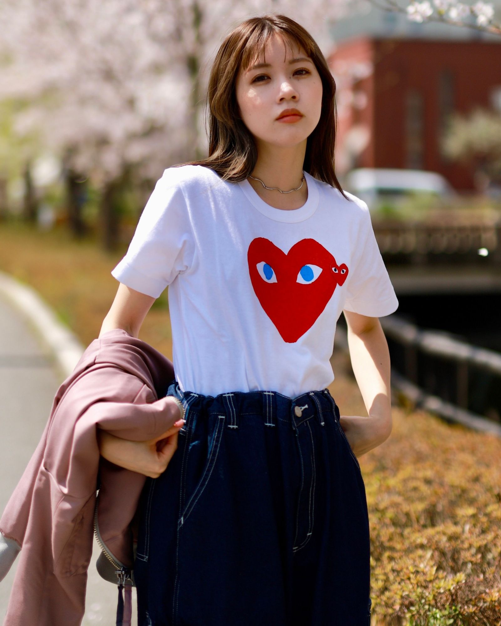 PLAY COMME des GARCONS プレイコムデギャルソン Redハート With Blue Eyes Tシャツ (White)  WOMEN'S mark