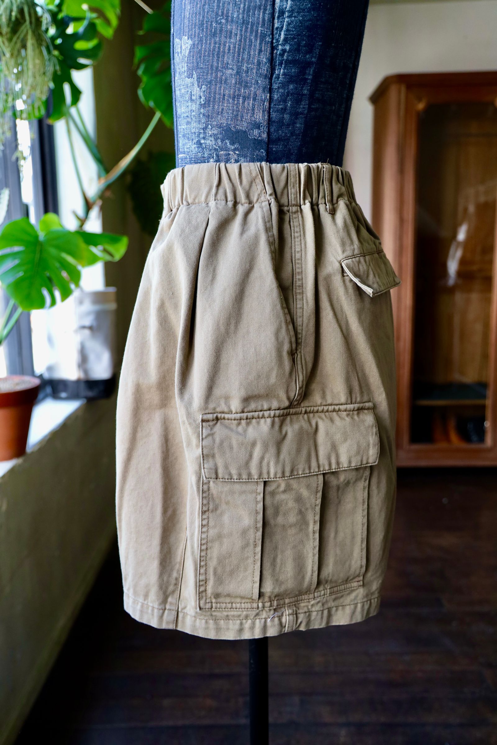 イズネス25SS BALLOON EZ CARGO SHORTS(1005SSPT04)BEIGE
