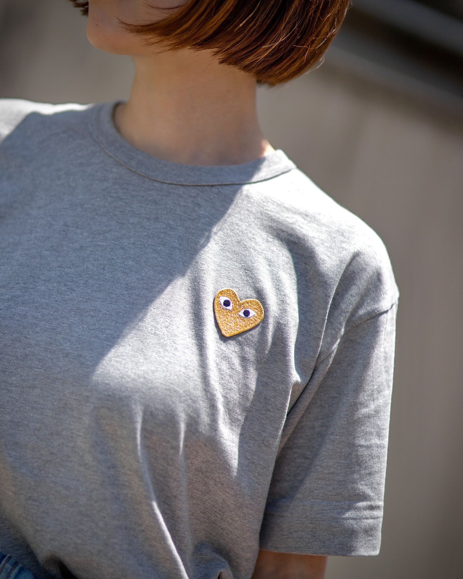 プレイコムデギャルソン ワンポイントTシャツ GOLD HEART (Grey)