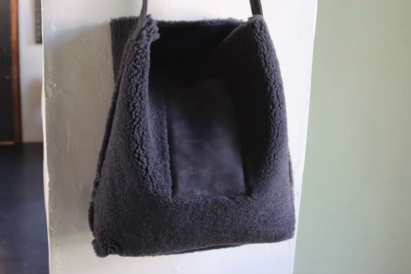 ヨーク22AW REVERSIBLE MOUTON BAG(YK22AW0400A)CHARCOAL