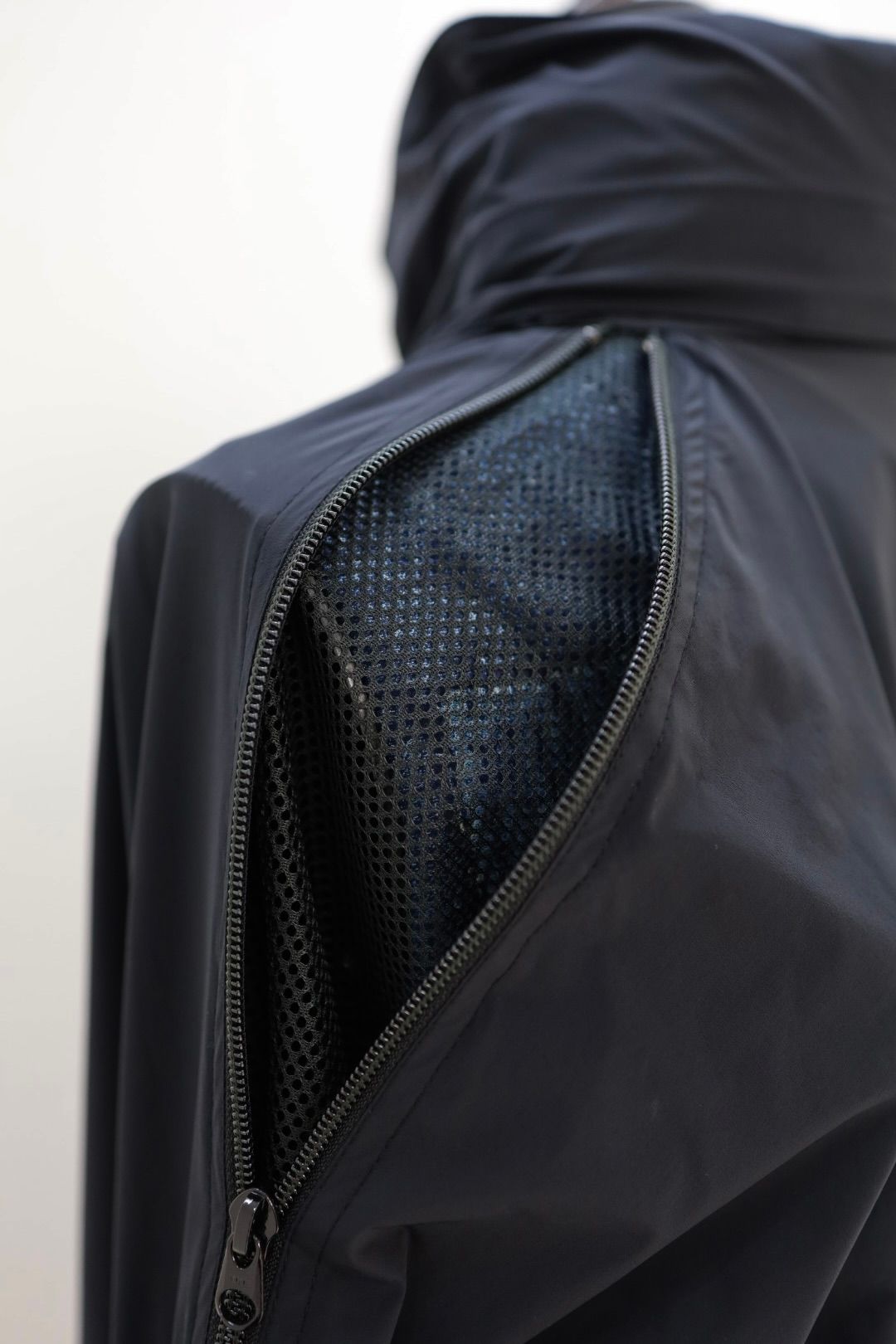 イズネス 26SS Technical Ventilation Coat(26SS_29_1008SSJK09)BLACK☆新作発売！