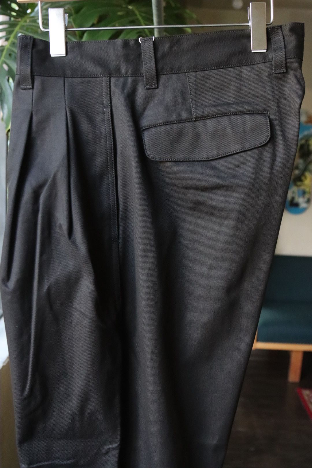 イズネス23AW ワイドチノパンツ WIDE CHINO PANTS(16PT02T02-2)BLACK