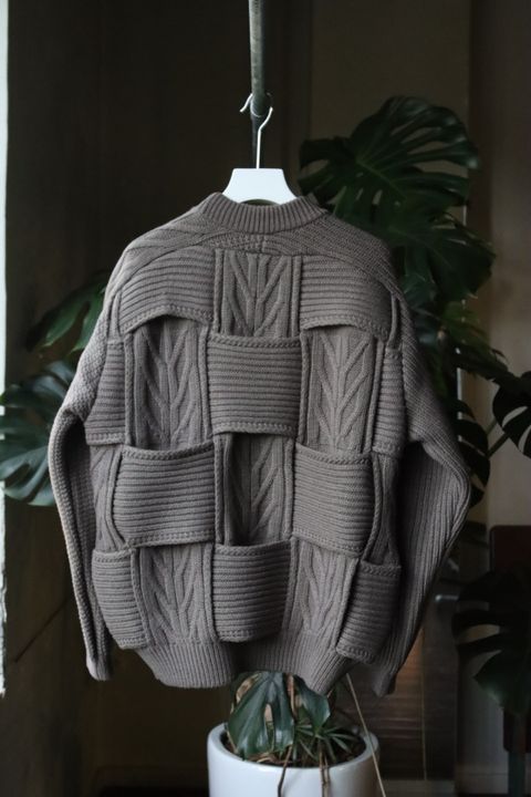 YOKE CROSSING CABLE CREW NECK KNIT"GREIGE"style