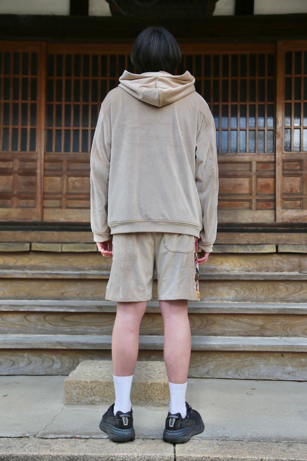 CHAOS EMBROIDERY COMFY HOODIE(21SS24BL118) style.2021.1.16.
