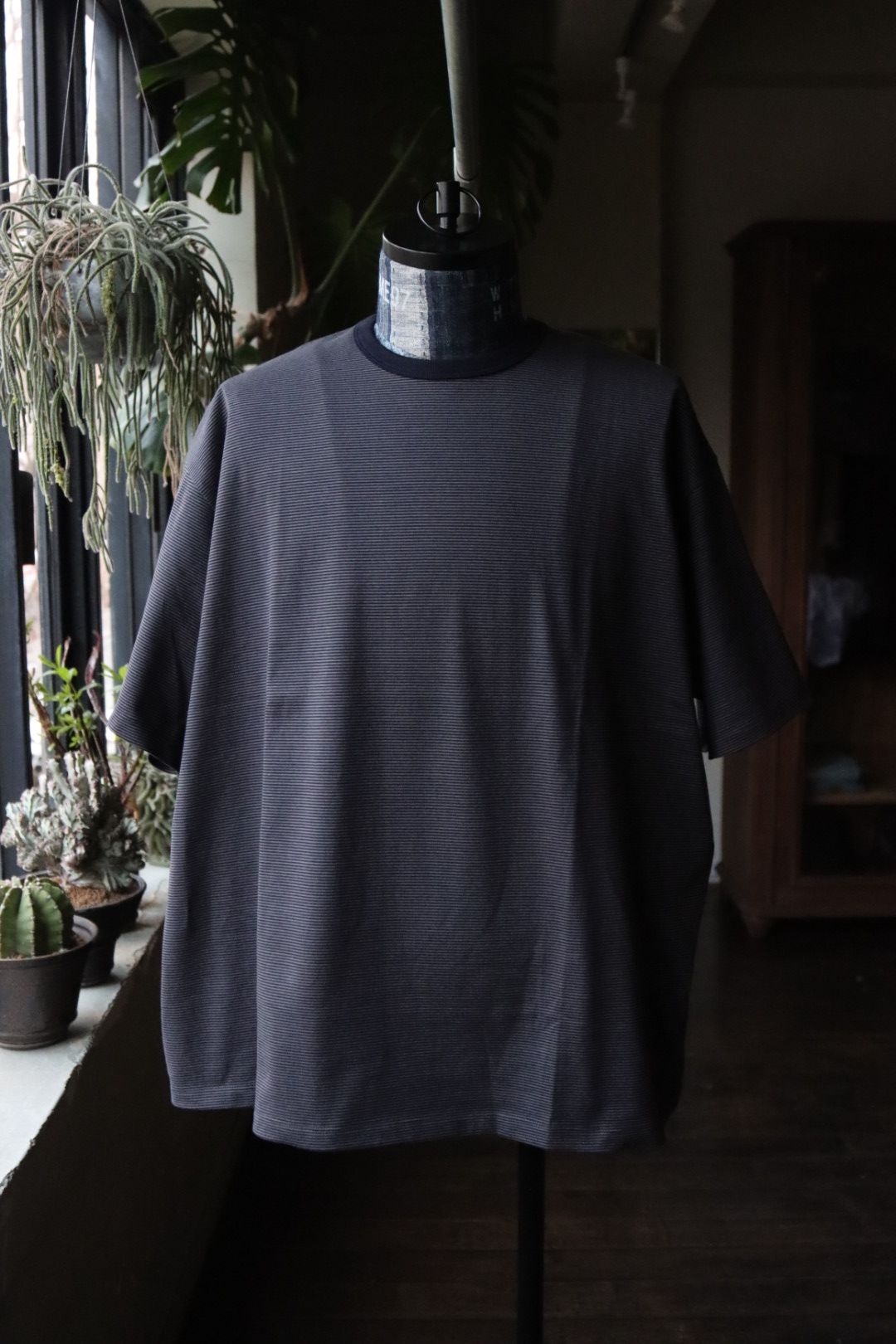 グラフペーパー25SS Narrow Border S/S Tee(GU251-70116B)NAVY×GRAY