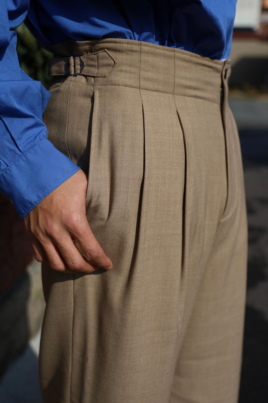 marka マーカ 26SS TWO TUCK MILITARY TROUSERS -RECYCLED POLYESTER NON-MULESED WOOL GABARDINE-(M26A06PT01C)BEIGE☆新作発売！