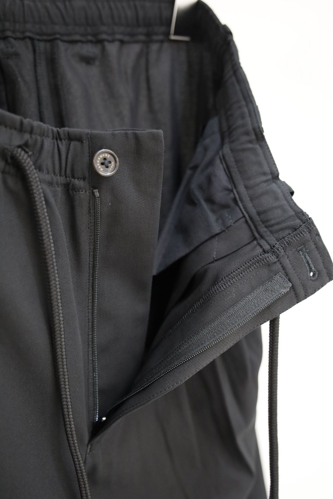 マーカウェア 26SS  60/2オーガニック強燃ボイル3/2ツイル / トリプルプリーテッドイージートラウザーズ(A26A16PT02C) Black☆新作発売！