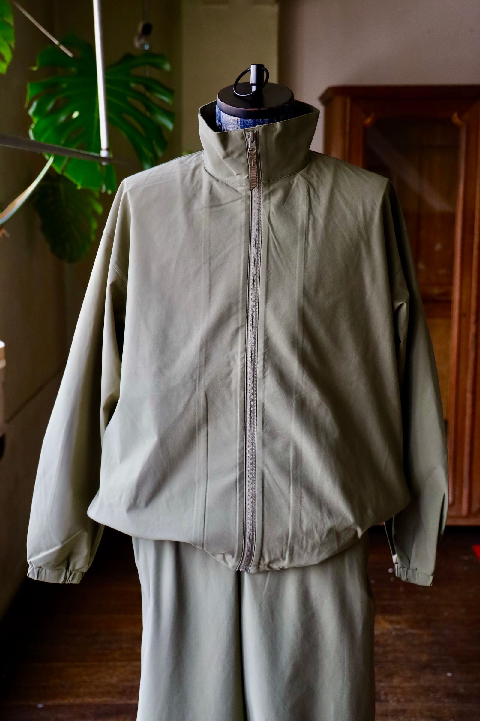 フレッシュサービス　CORPORATE TRACK SUIT KHAKI M FreshService - フレッシュサービス CORPORATE TRACK SUIT