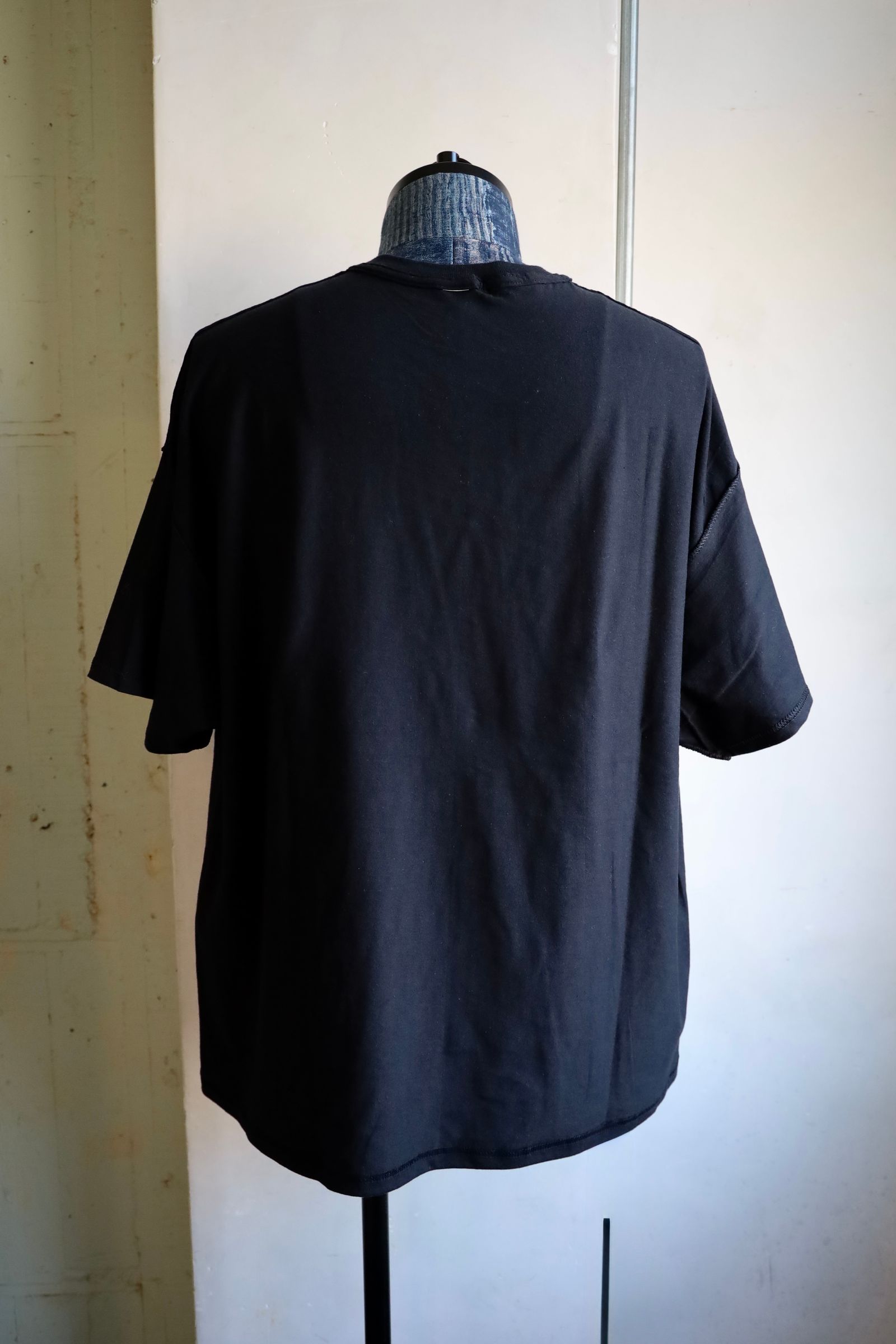 イズネスミュージック 25SS LOGO T-SHIRT(IMP5_22_ISNESSMUSIC5ST01)BLACK