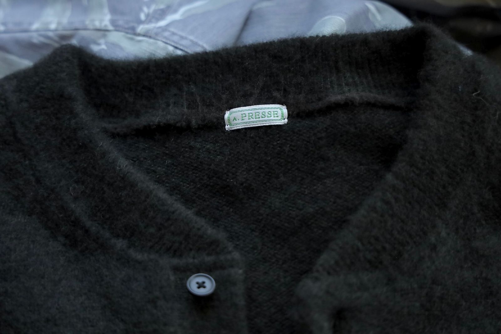 A.PRESSE 2026 STYLE2 Brushed Cashmere Middle Gauge Henley Neck Sweater"OLIVE"スタイル2026.10.3.