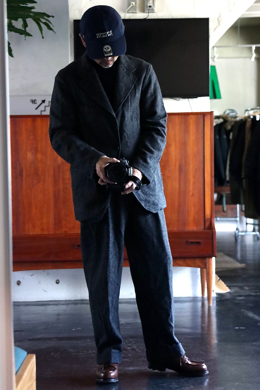 アプレッセ22FW Tweed Tailored Jacket"CHARCOAL"スタイル