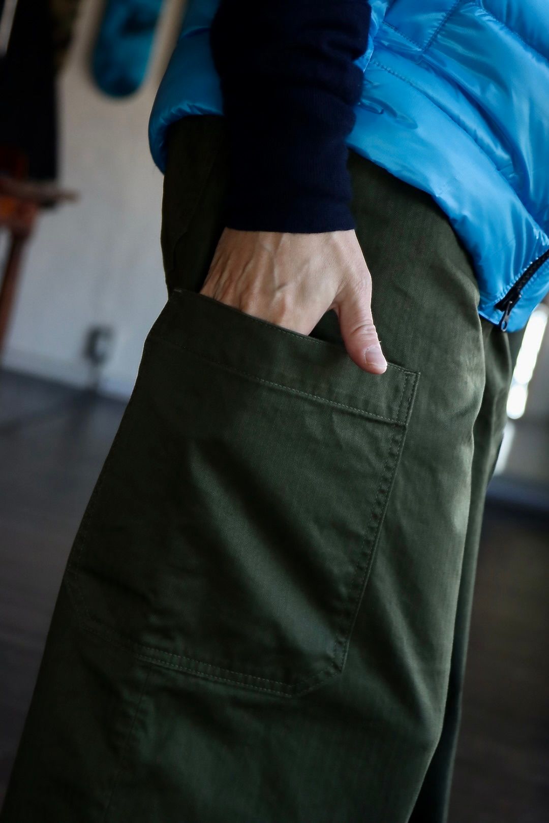 Graphpaper グラフペーパー Suvin Herringbone Cargo Pantsスタイル