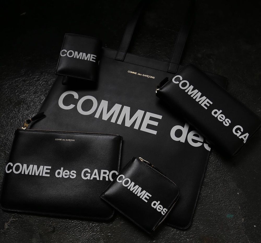 Wallet COMME des GARSONS 人気のHuge Logoシリーズ!