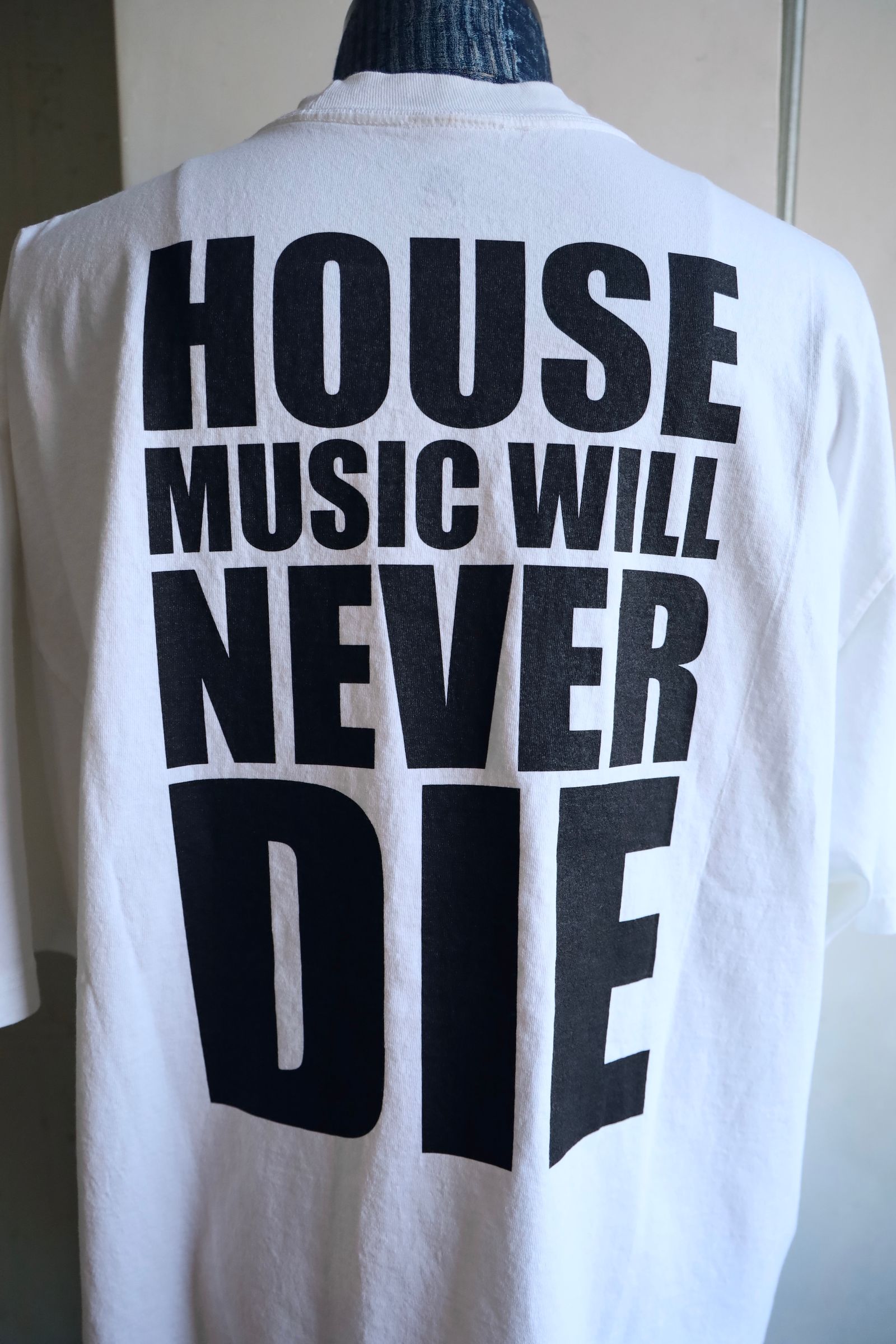 イズネスミュージック 25SS HOUSE MUSIC WILL NEVER DIE T-SHIRT(IMP5_02_H.M.N.DT01)WHITE