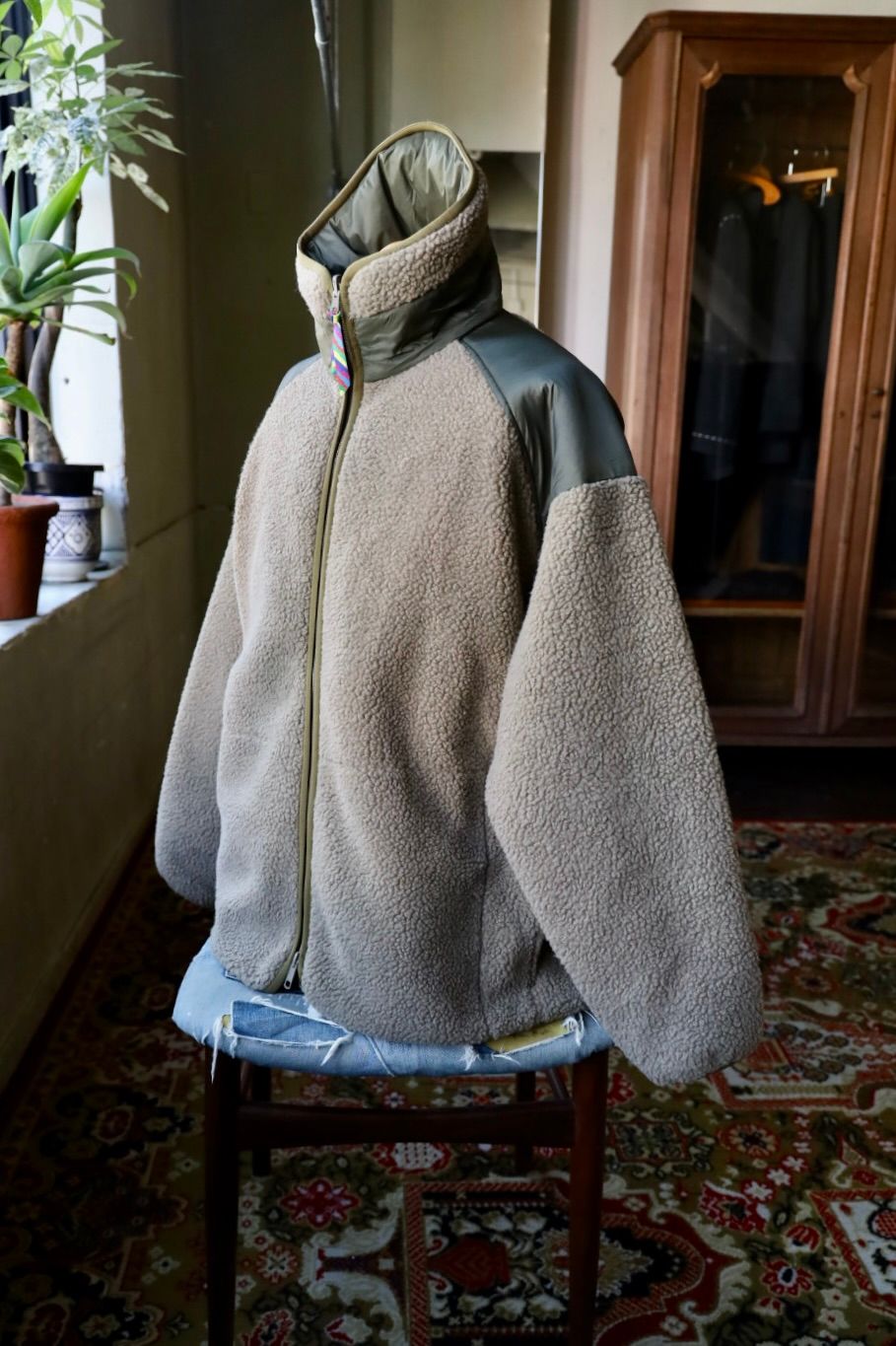 イズネス 25AW REVERSIBLE FLEECE DOWN JACKET is-ness×TAION (25AW_34_1007AWDOWNJK01)KHAKI☆新作発売！