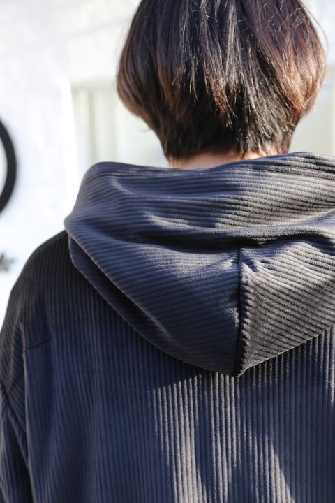 CHAOS EMBROIDERY COMFY HOODIE(21SS24BL118) style.2021.1.16.