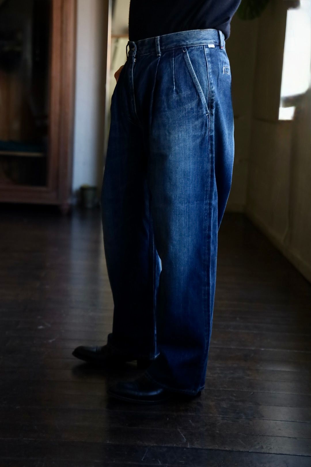 グラフペーパー25AW Selvage Denim Two Tuck Pants(GU253-40061DB)INDIGO_DARK FADE☆7月26日(土)発売！