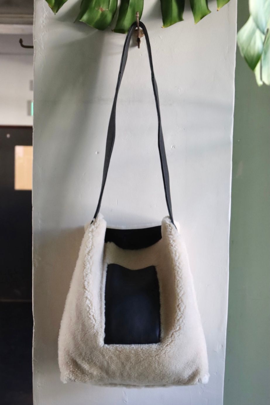 ヨーク22AW REVERSIBLE MOUTON BAG(YK22AW0400A)BLACK