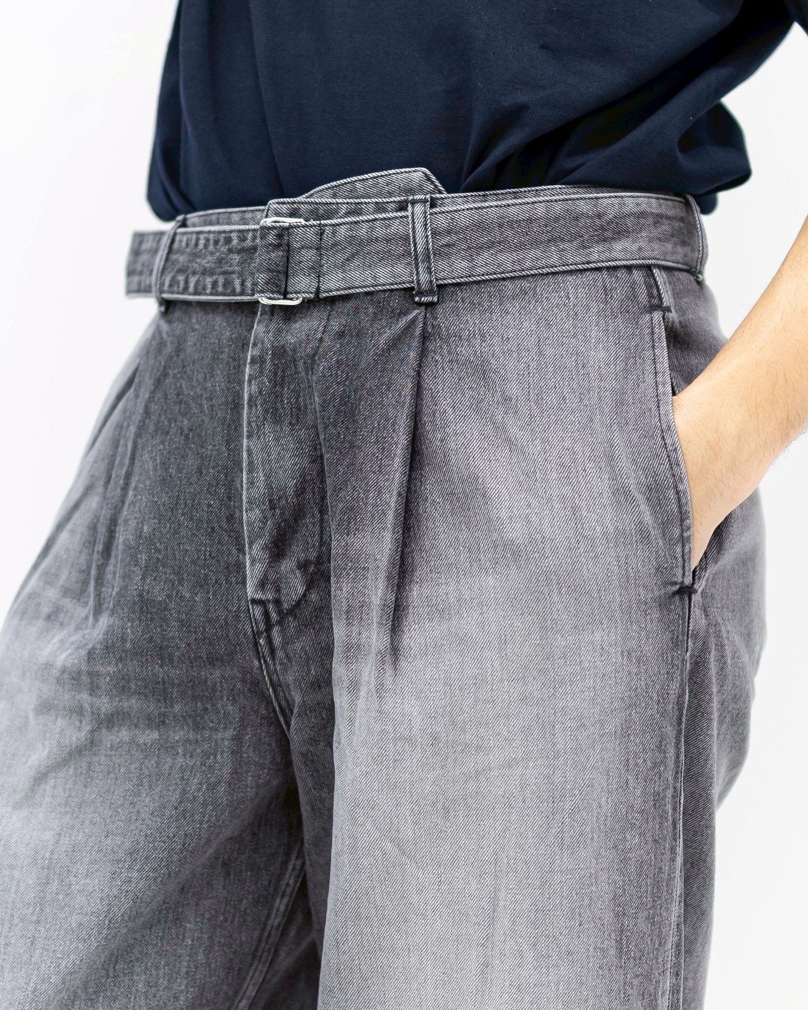 グラフペーパー Selvage Denim Belted Pants(GU261-40064LB)BLACK_LIGHT FADE★1月24日(土)発売！