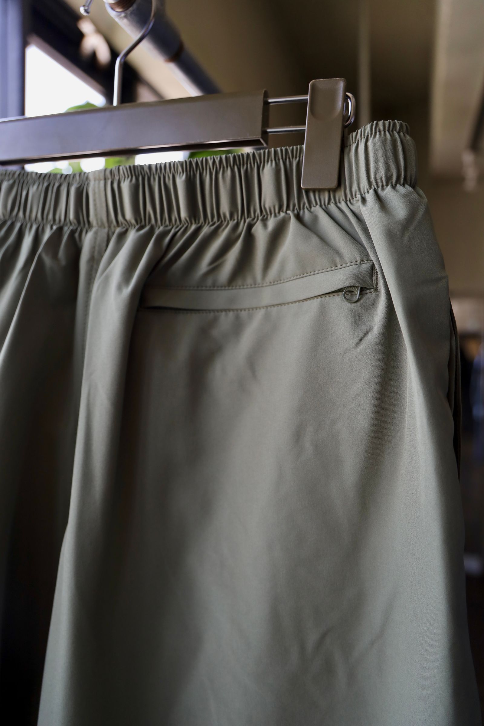 フレッシュサービス ALL WEATHER SHORTS (KHAKI)