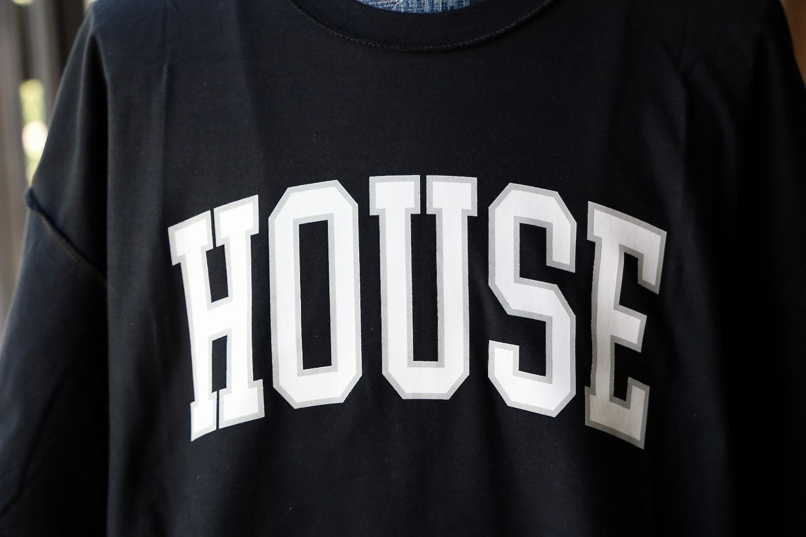 イズネスミュージック HOUSE T-SHIRT (IMP6_01_HOUSESST01) BLACK