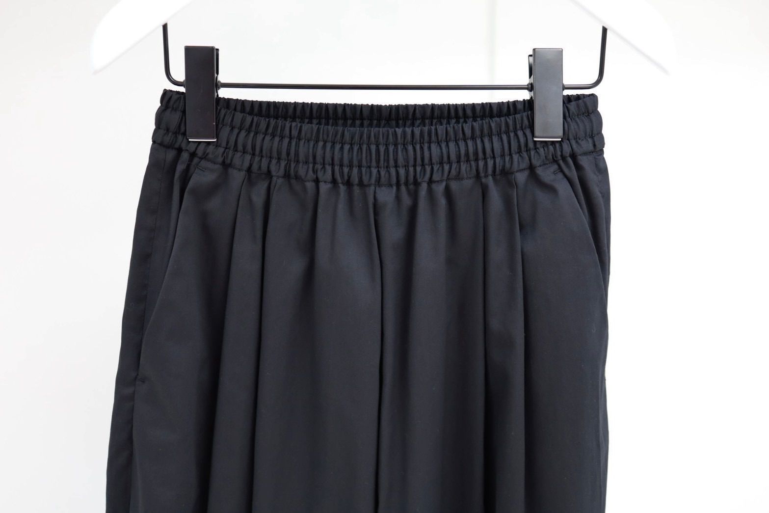 グラフペーパー Women's 26SS  Silicon Poplin Two Tuck Easy Wide Pants(GL261-40187)BLACK☆2月28日(土)発売！