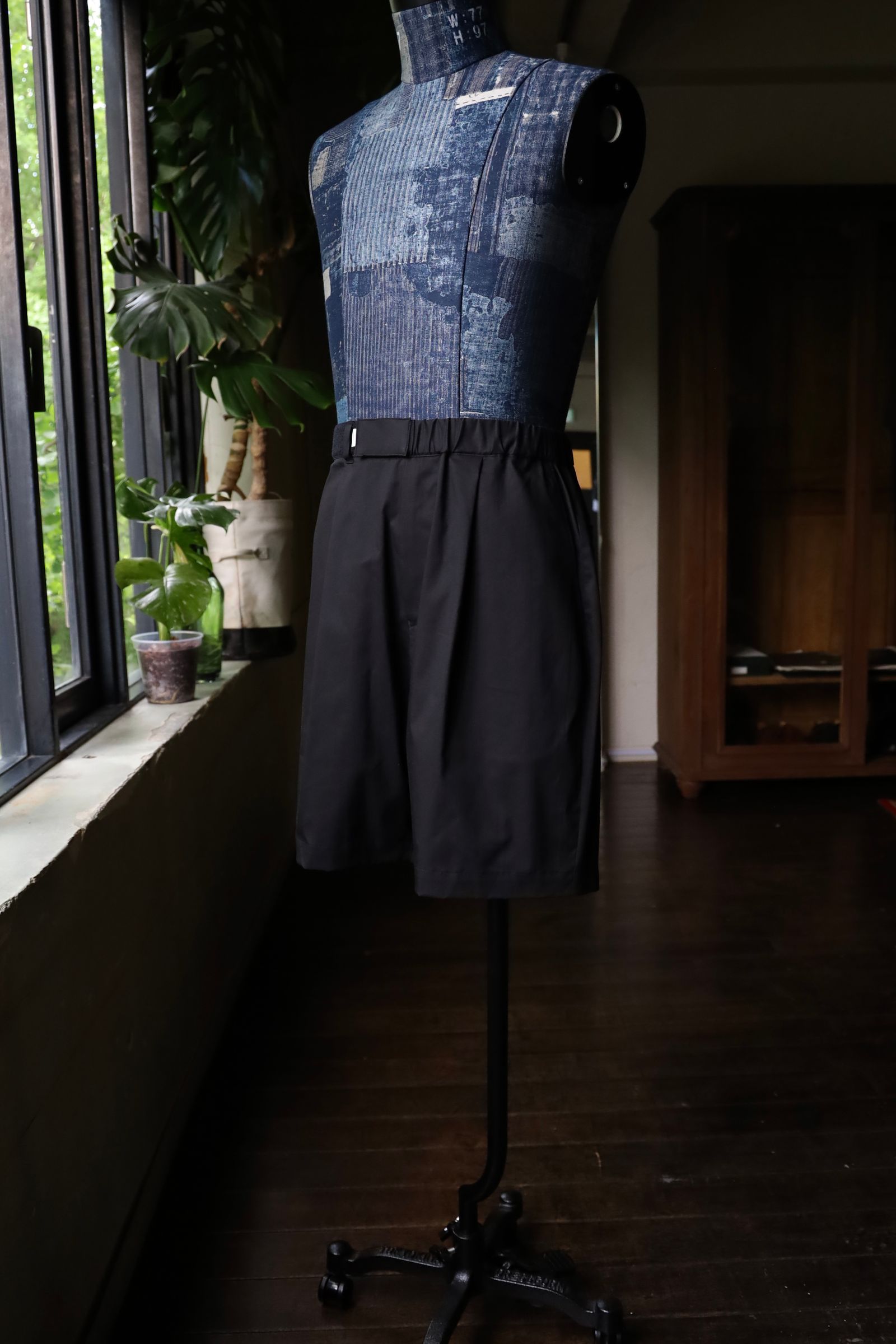 グラフペーパー Solotex Twill Wide Chef Shorts(GM252-40006B)BLACK