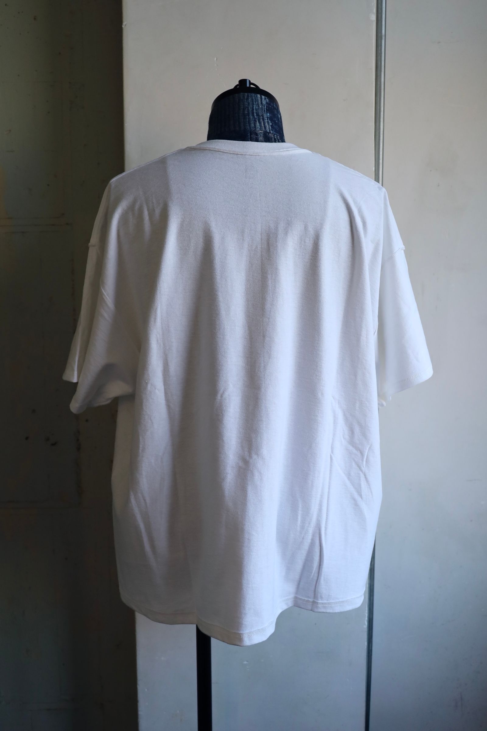 イズネスミュージック CHILL OUT T-SHIRT(IMP5_29_CHILLOUT5ST01)WHITE