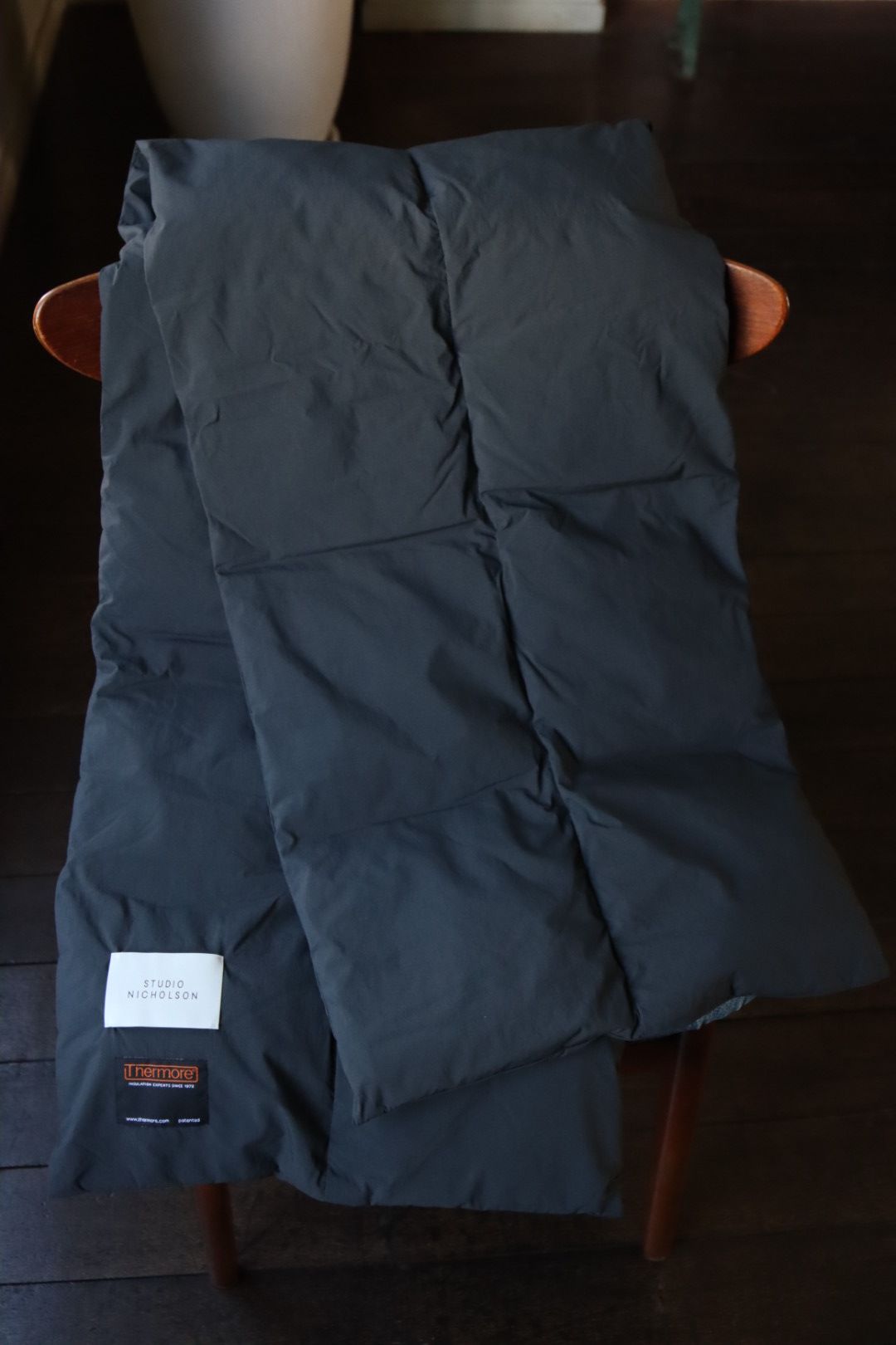 スタジオニコルソン22AW PLUME ECODOWN RECYCLD POLY PADDED SCARF