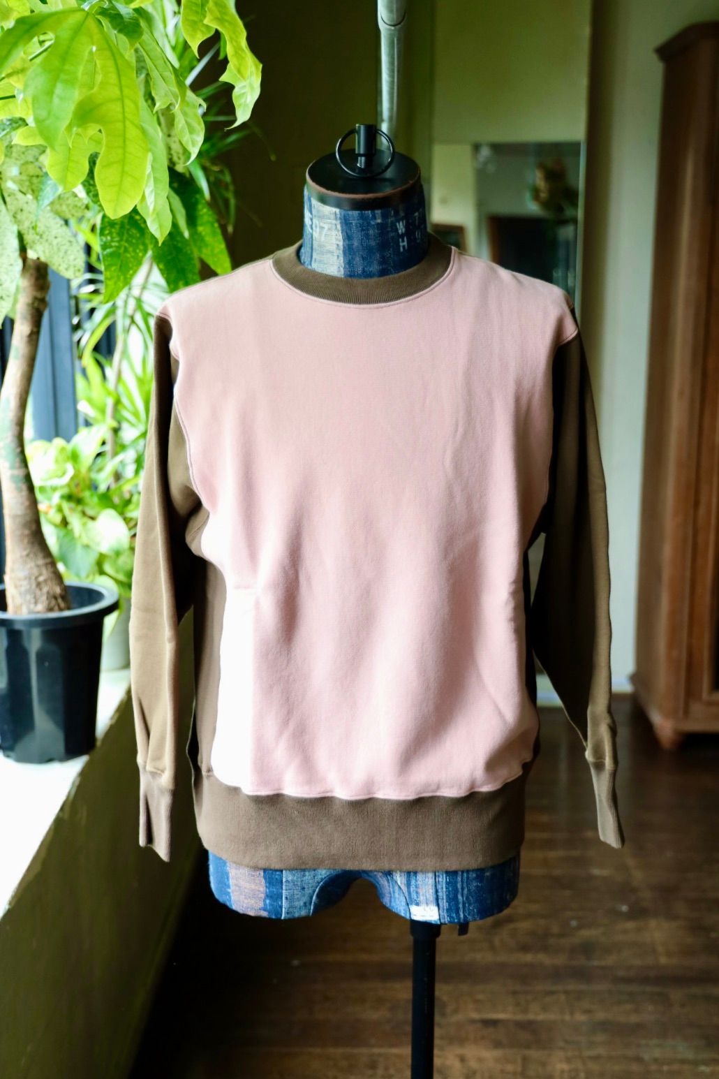 ファウンダ 25AW SWEAT SHIRT(015FD252021)PINK/KHAKI