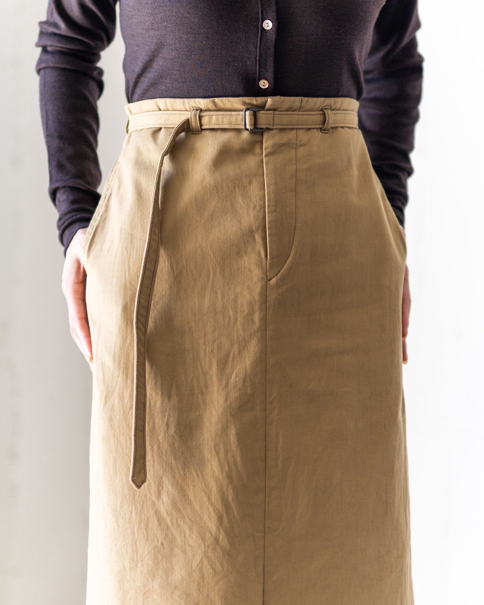 blurhms 25FW Cotton Serge Belted Skirt style.2025.08.01