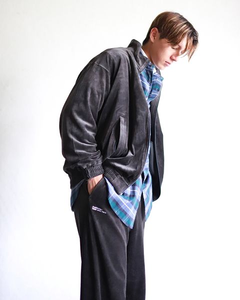 FreshService新作VELOUR JERSEY BLOUSONスタイル