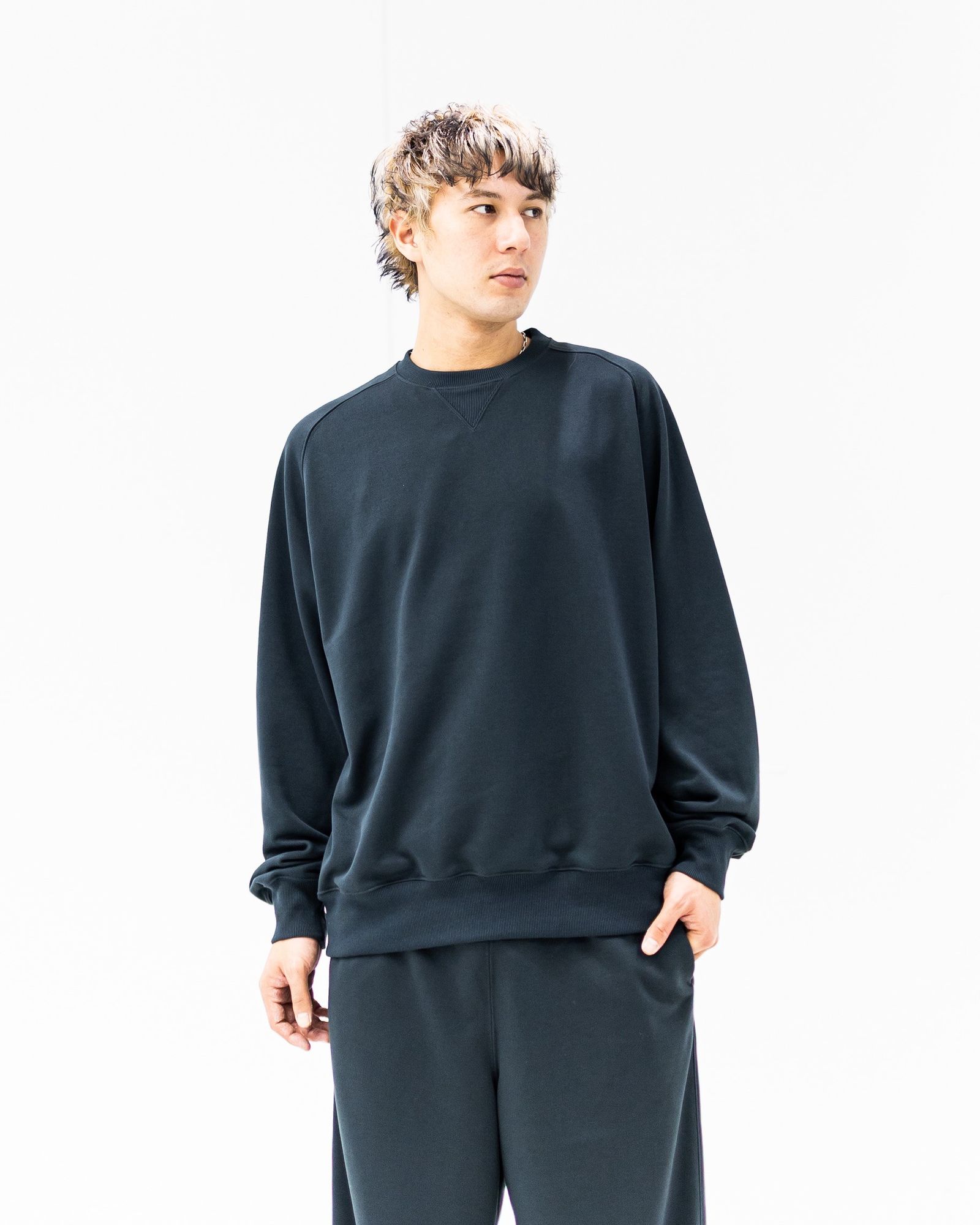 DAIWA PIER39 TECH SWEAT CREW FREEDOM SLEEVE(INK BLACK)1月24日(土)新作発売！