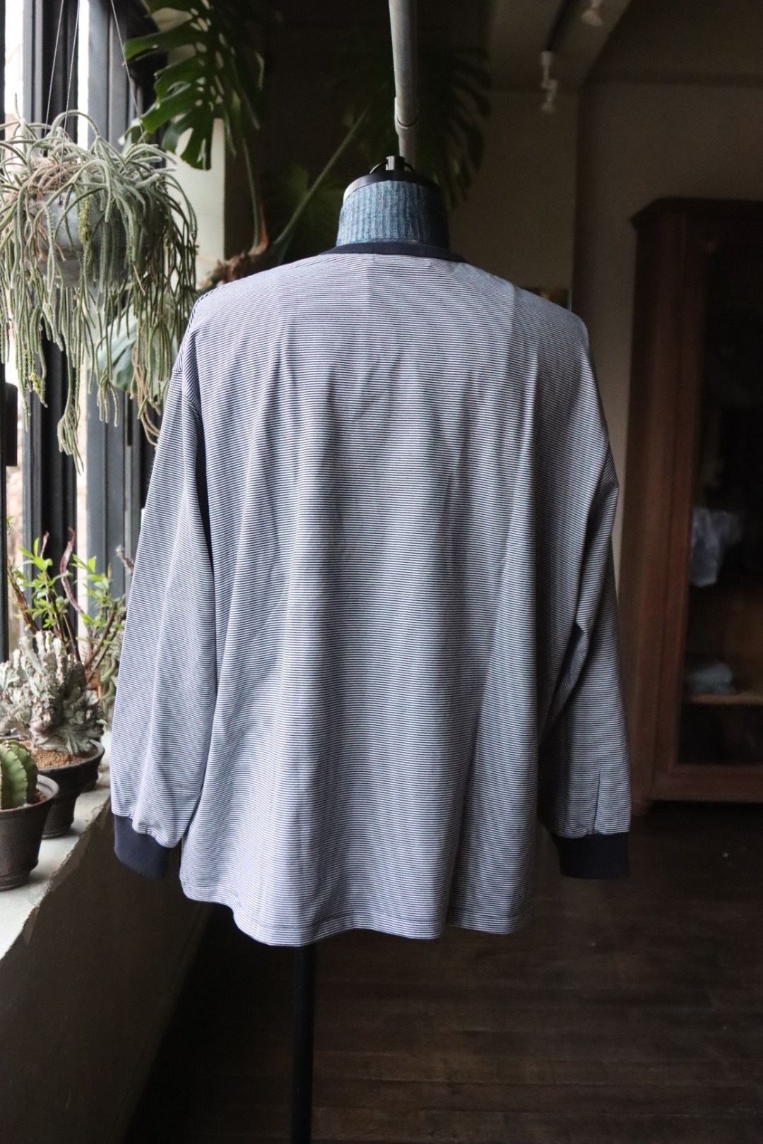 グラフペーパー24SS Narrow Border L/S Tee(GU241-70117B)NAVY×WHITE