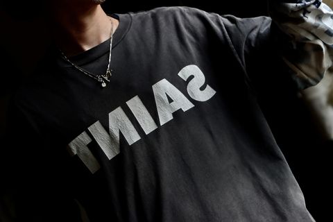 ©SAINT M×××××× 23AW S>N>T TEEスタイル