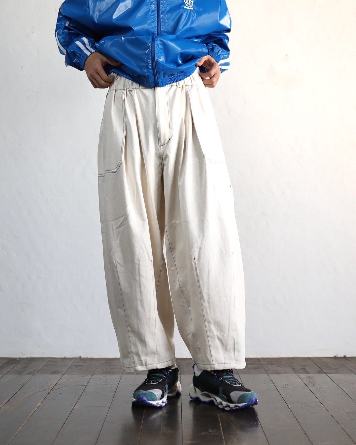 イズネス 24SSバルーンベイカーパンツBALLOON BALER PANTS (1006SSBALOONPT01)ECRU☆1月12日(金)発売！  - M(46)