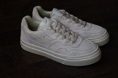 ヨーク23SSスニーカー S.W.C & YOKE PEARL S-STRIKE(YK23SS0508A)SUEDE ECRU