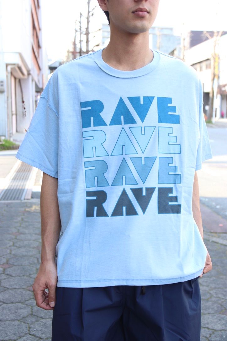 イズネスミュージック 25SS RAVE T-SHIRT(IMP5_23_RAVE5ST01)LIGHT BLUE