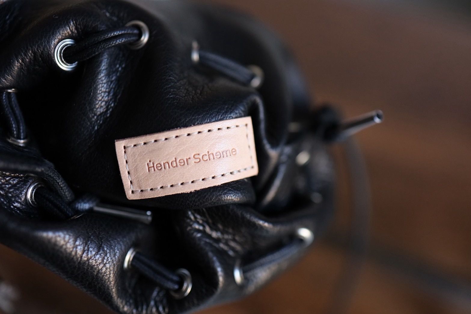 エンダースキーマ バッグpetal sac gloss(yv-b-psg)black☆12月6日(土)発売！