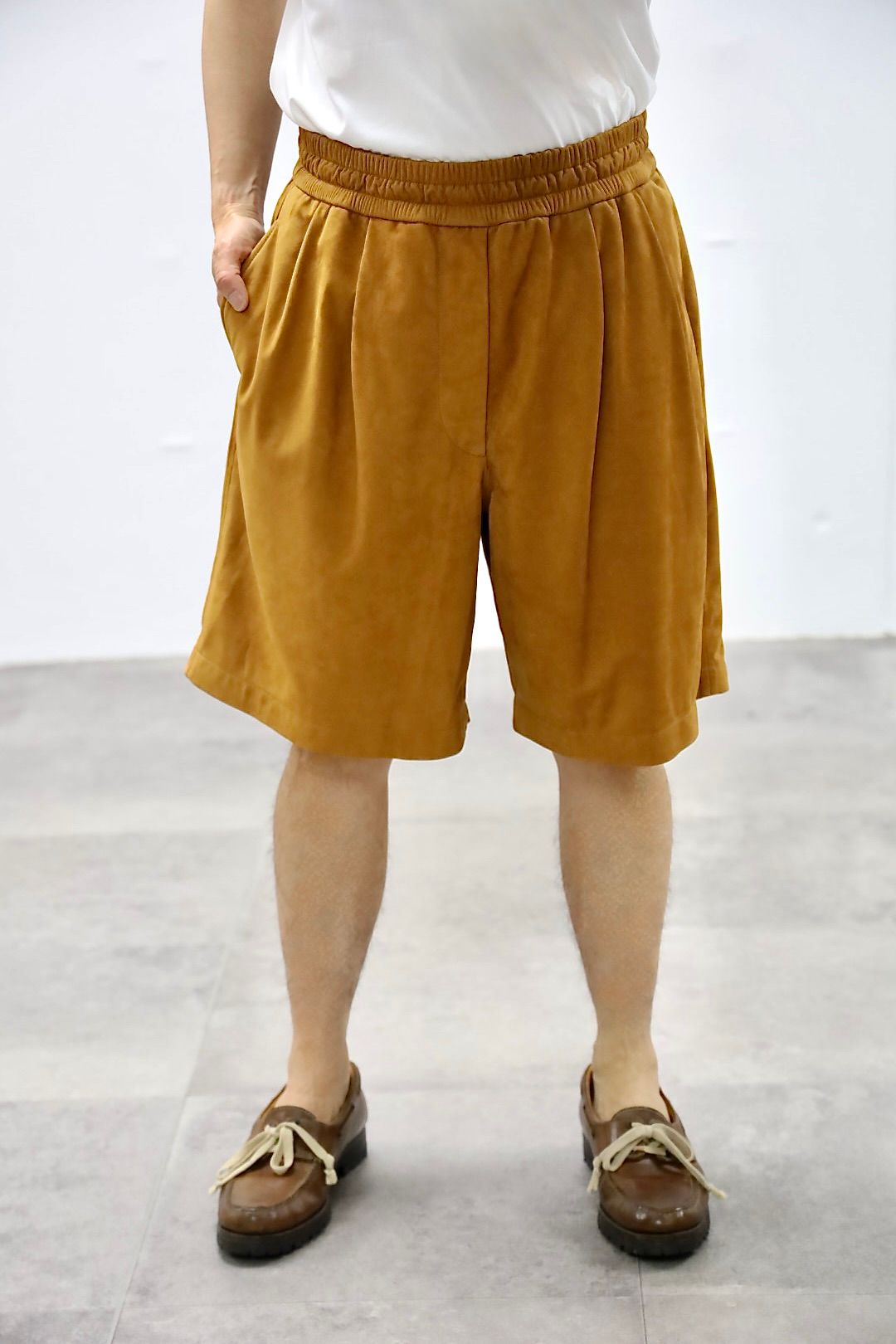 グラフペーパー26SS Cow Nubuck Leather Wide Shorts(GM261-40408)BROWN