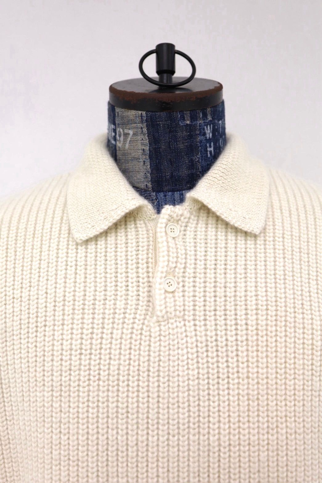 マーカウェア 26AW RIBBED POLO COLLAR JUMPER(A26C24SW02C)NATURAL WHITE☆新作発売！