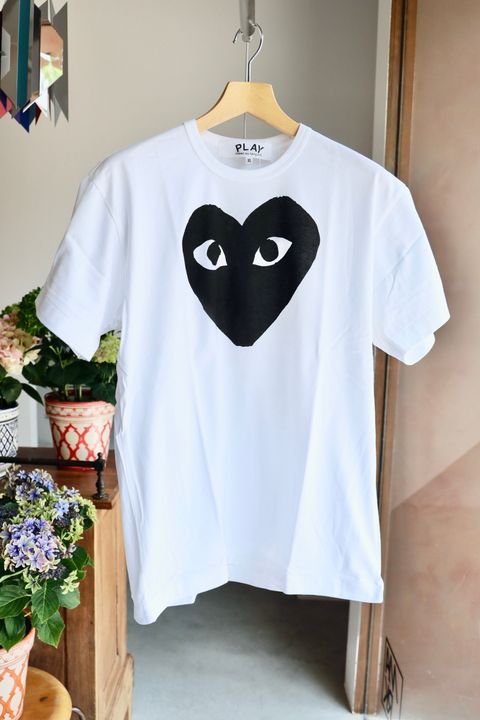 PLAYプレイコムデギャルソン ブラックハートTシャツBLACK HEART (WHITE/BLACK)
