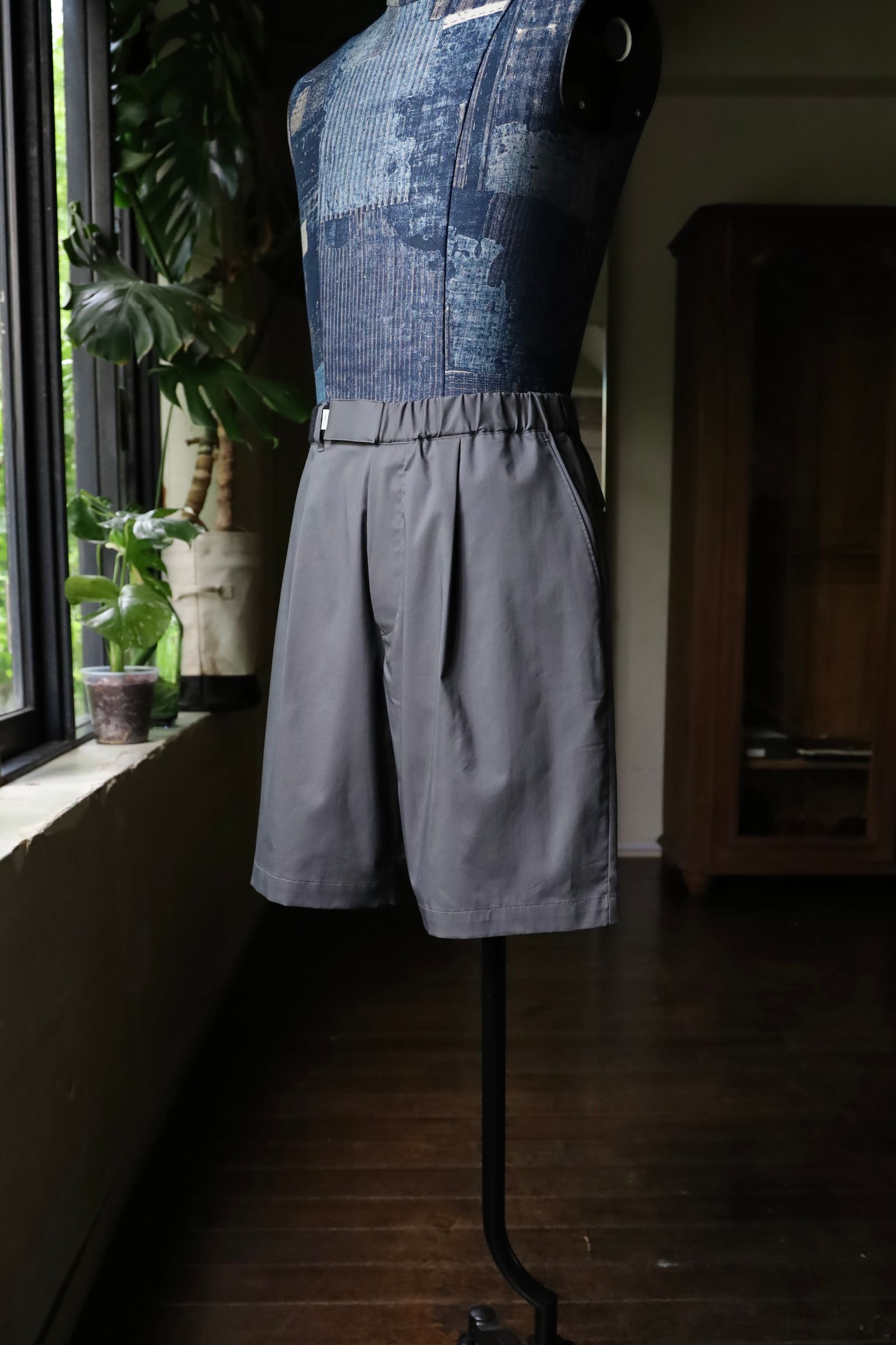 グラフペーパー Solotex Twill Wide Chef Shorts(GM252-40006B)GRAY