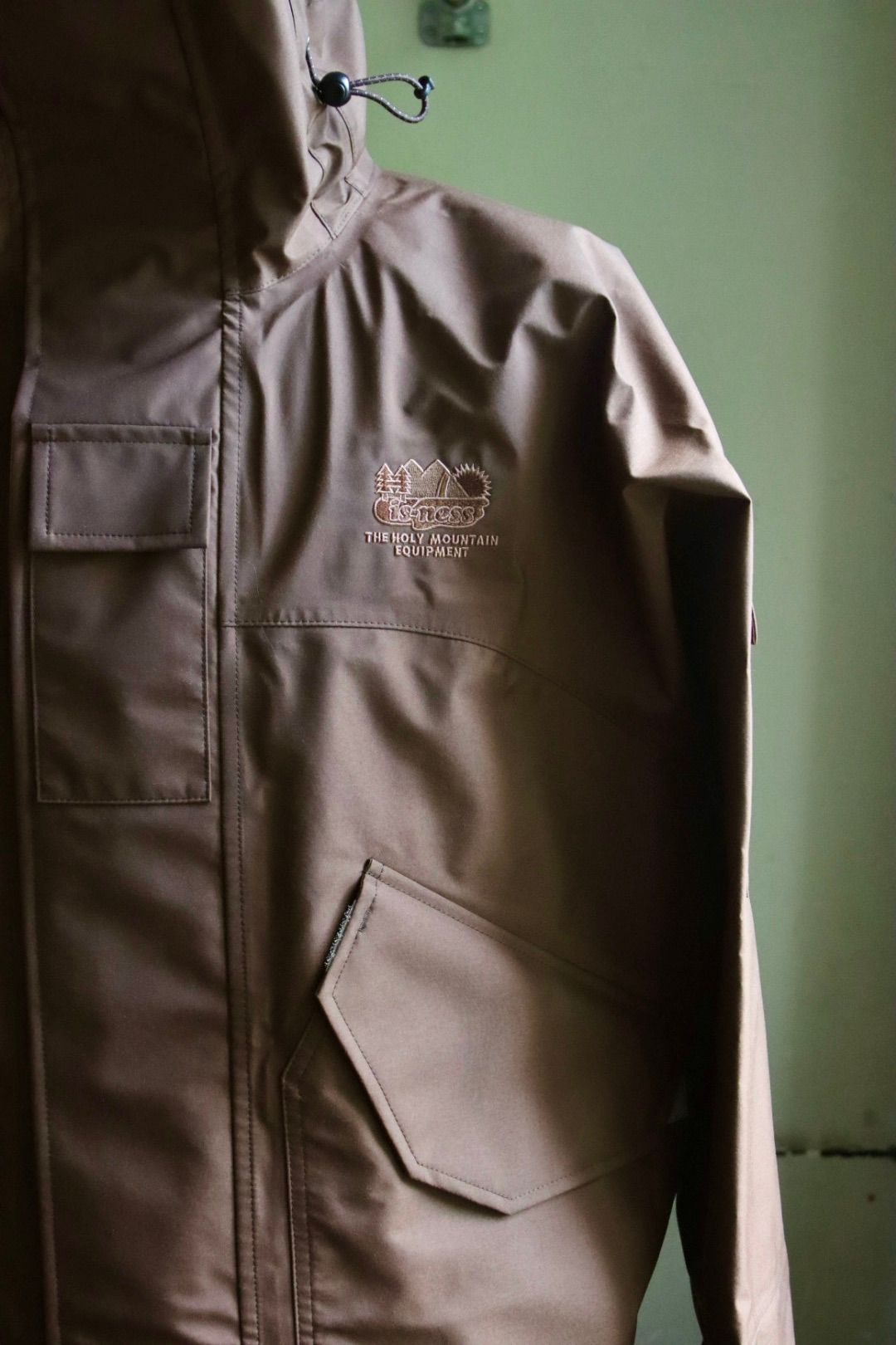 イズネス23AW NINJA HOODIE SHELL JACKET(1005AWJK02)BROWN