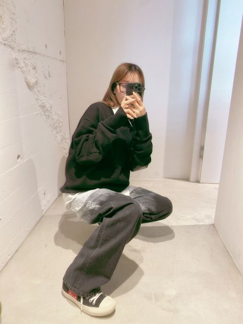 YOKE 新作PAINTED ELBOW PATCH SWEATER style.2024.8.23