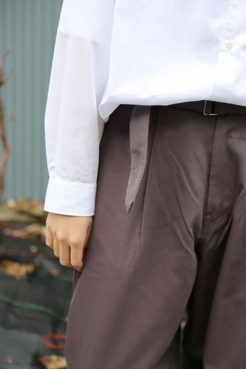 Graphpaper Hard Twill Belted Pants (GM203-40002B)GRAYスタイル.2020.7.25.